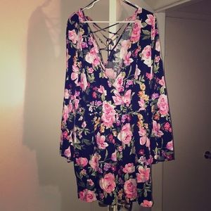 NWT Floral criss-cross back romper!